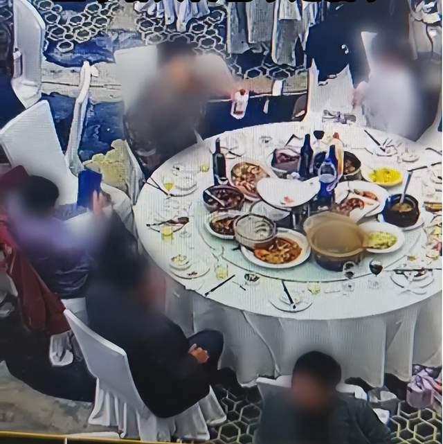 婚宴散席后回收喝剩茅台，主家多次追要在酒店窗帘后找到3箱，酒店否认服务员藏匿，双方已报案