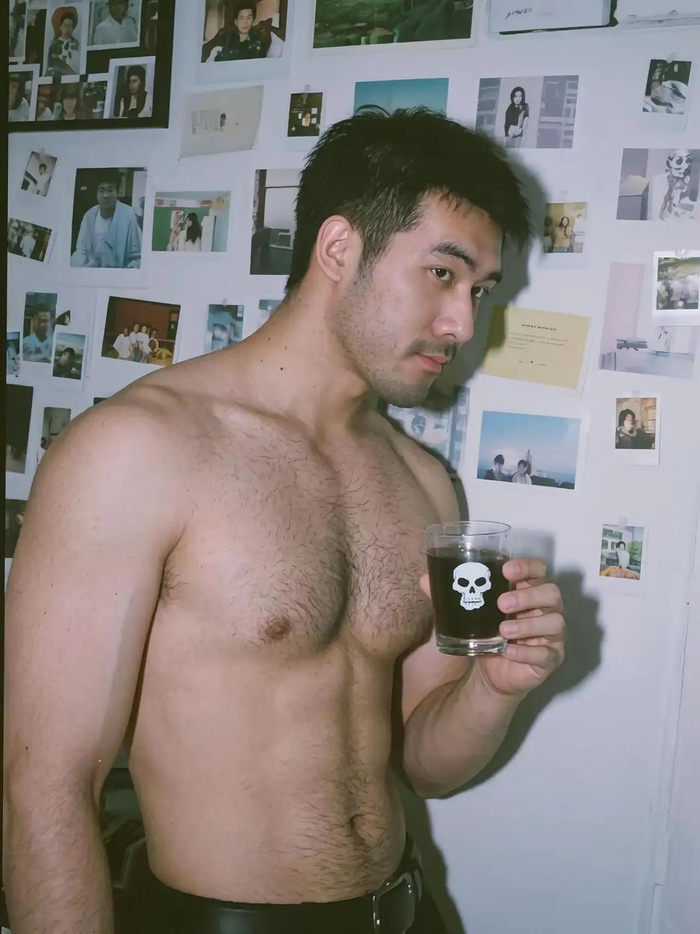 中年回看不婚族，眼中无光缺生气