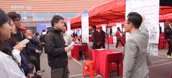 2.1万场、53.7万家，护航青年就业！2025年“秋招”提供岗位超千万个