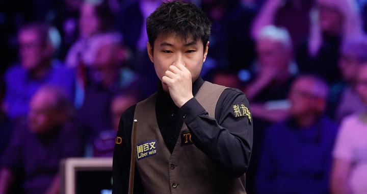 台球皇帝亨得利怒斥赵心童缺少耻辱感:他真离谱,输球的时候还笑