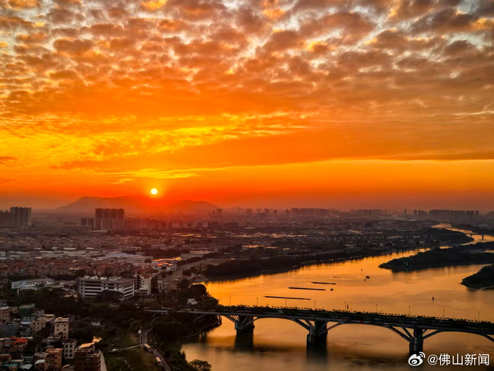 佛山夜色中与自己和解，卸下负担拥抱生活