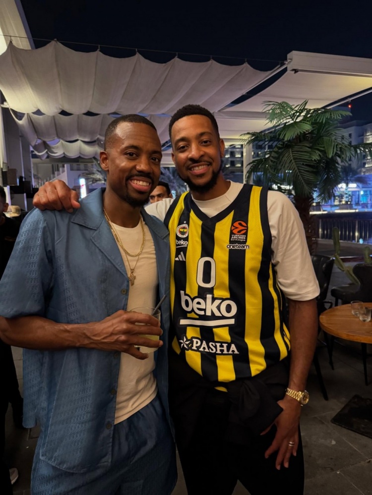 曾在CBA单场砍下82分！CJ祝哥哥埃里克·麦科勒姆生日快乐！