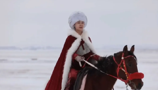 贺娇龙最后的朋友圈留言：“不是所有坚持都能抵御岁月……”