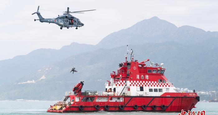 驻香港部队参与特区政府民航处海上搜救演练