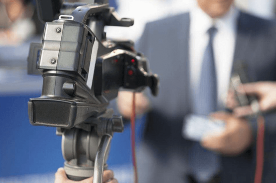 菲律宾公务机非法闯入我黄岩岛，南部战区正告菲方停止挑衅