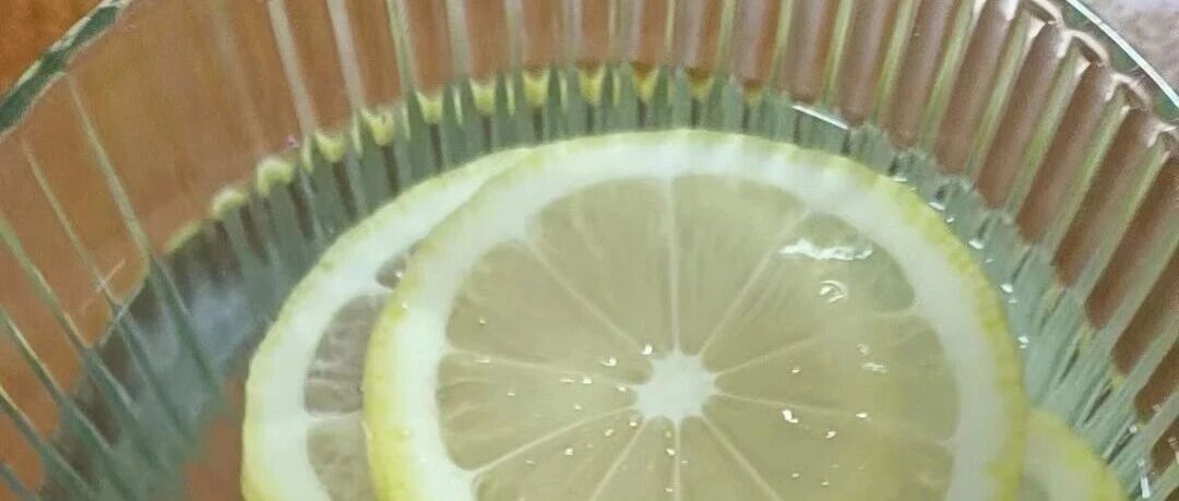 为什么很多餐馆都在提供免费柠檬水？