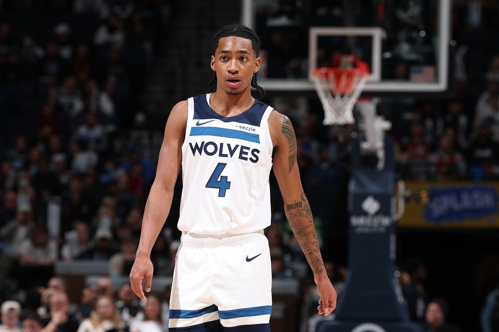 美记：森林狼想升级控卫 仍在兜售迪林厄姆 目标科比·怀特&蒙克